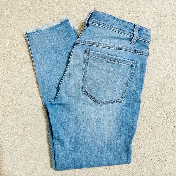 Free People Distressed Skinny Jeans – Women’s Size W30, Light Wash, Raw Hem - Picture 7 of 12